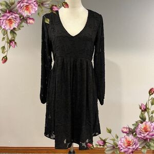 Maurices Black Floral Long Sleeve v-neck mini Dress size small‎